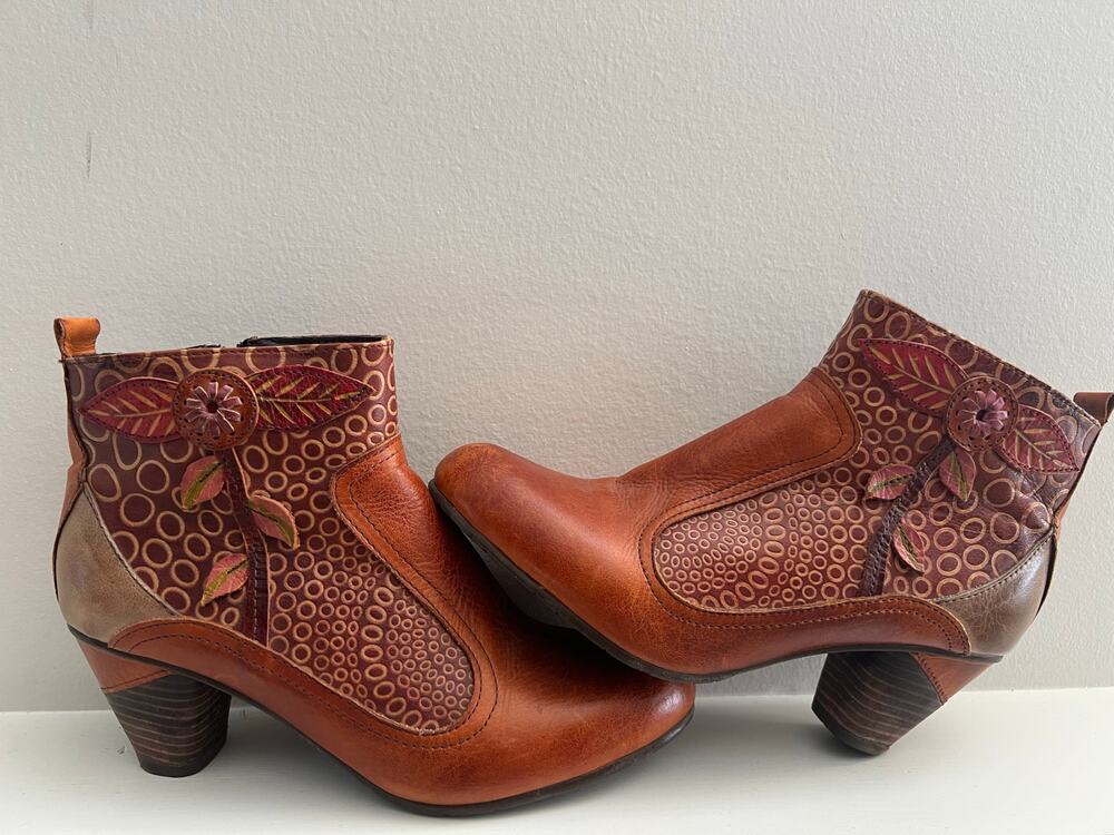 L'Artiste Heeled Leather Booties Wearable Art Brown Autumn Fall Size 37 6.5-7 JL